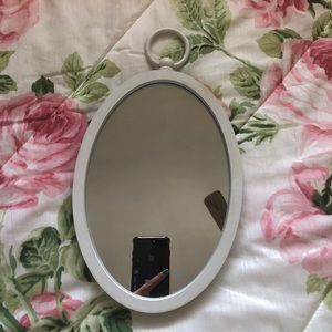 Medium sized vintage white trim mirror 🌻